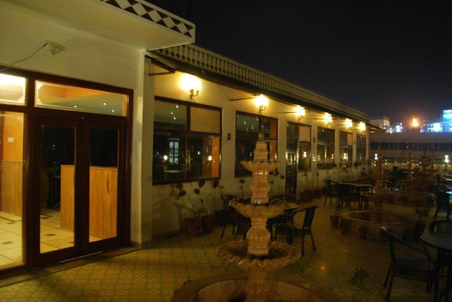 Amanda Crown Jaipur Hotel Kukas Екстериор снимка