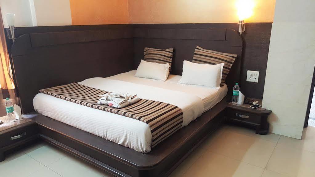 Amanda Crown Jaipur Hotel Kukas Екстериор снимка