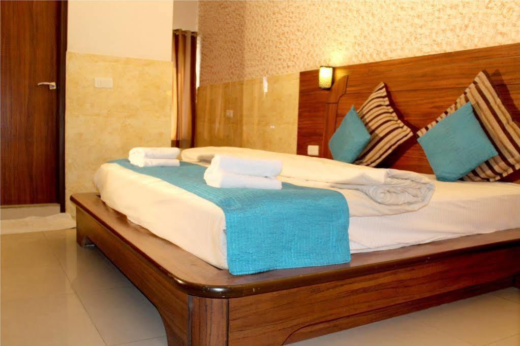 Amanda Crown Jaipur Hotel Kukas Екстериор снимка