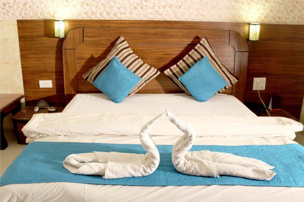 Amanda Crown Jaipur Hotel Kukas Екстериор снимка