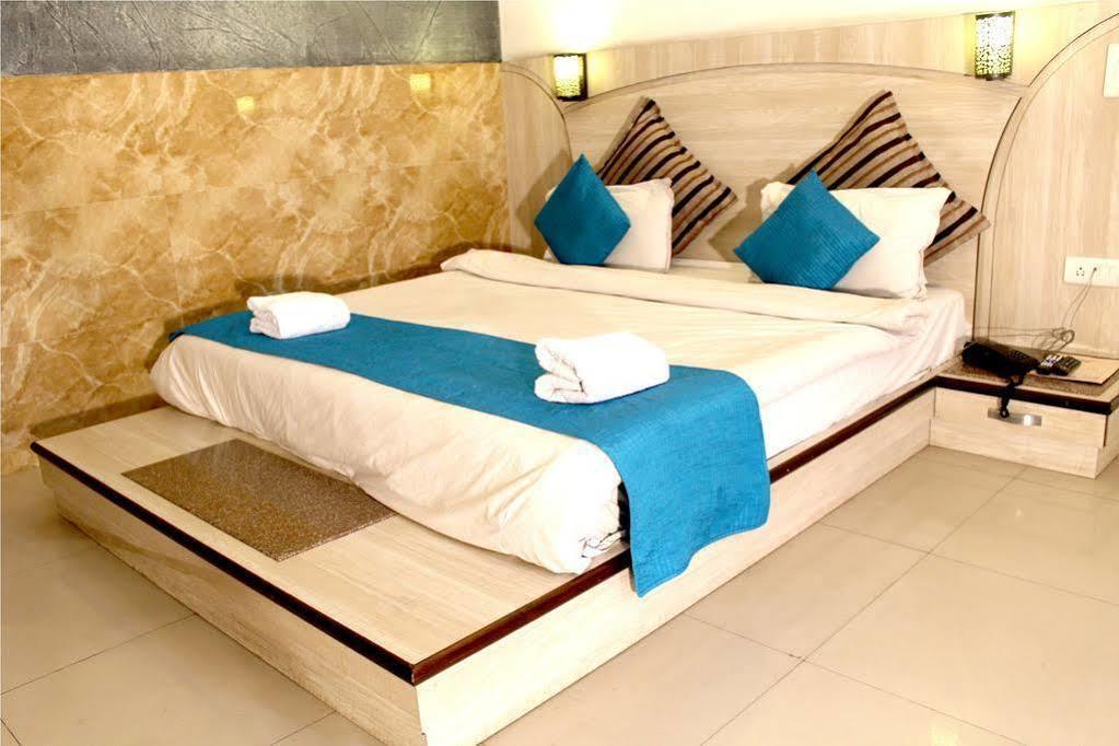 Amanda Crown Jaipur Hotel Kukas Екстериор снимка