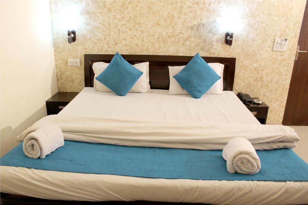 Amanda Crown Jaipur Hotel Kukas Екстериор снимка