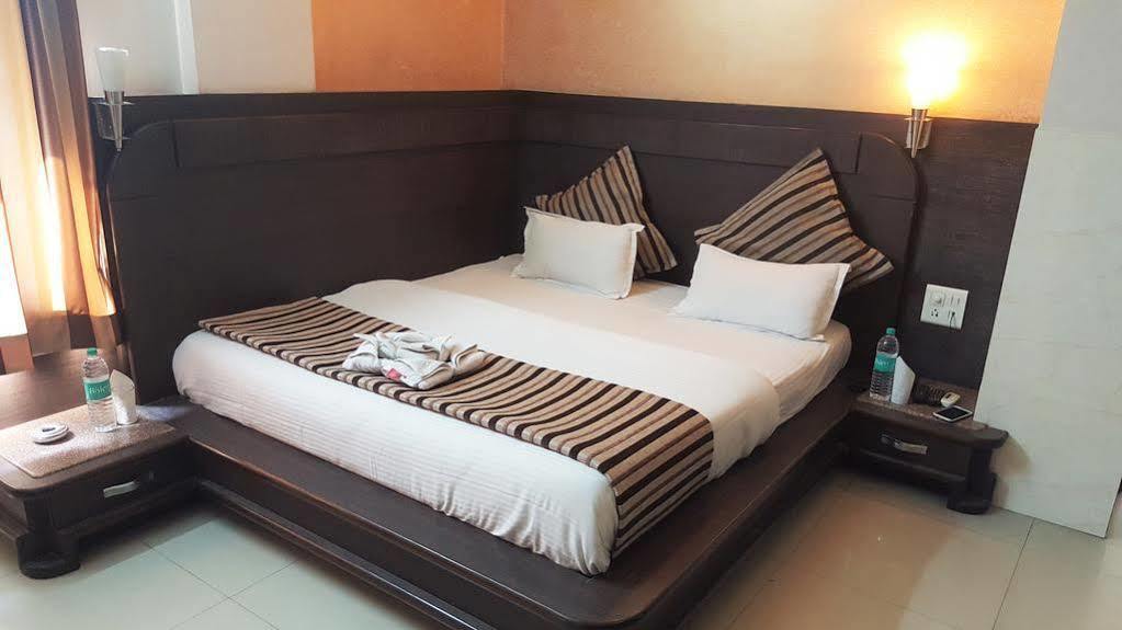 Amanda Crown Jaipur Hotel Kukas Екстериор снимка